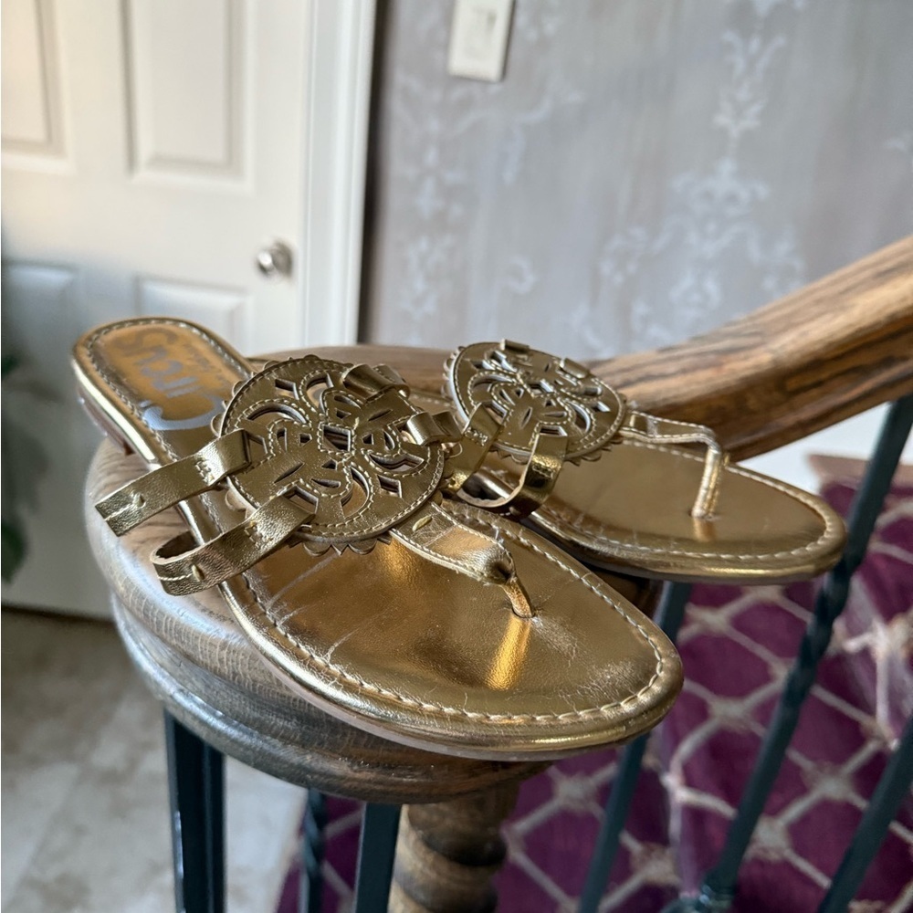CIRCUS by Sam Edelman, ladies gold flip-flop sandal size 8, very good condition - Picture 8 of 9